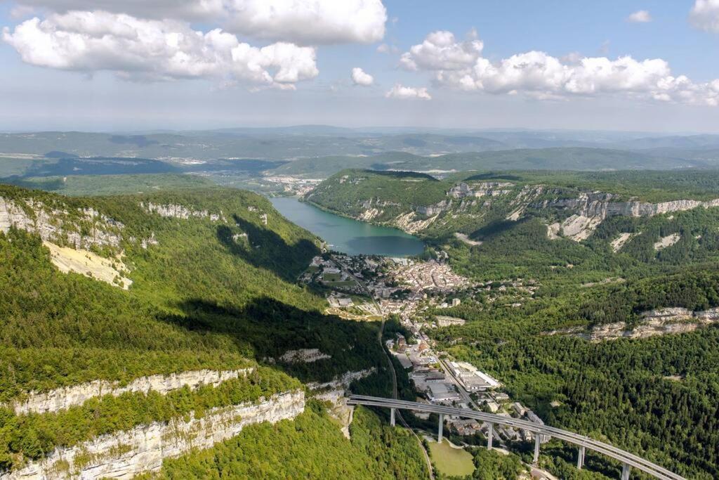 Joli Appartement En Face De Lac Нантюа Экстерьер фото